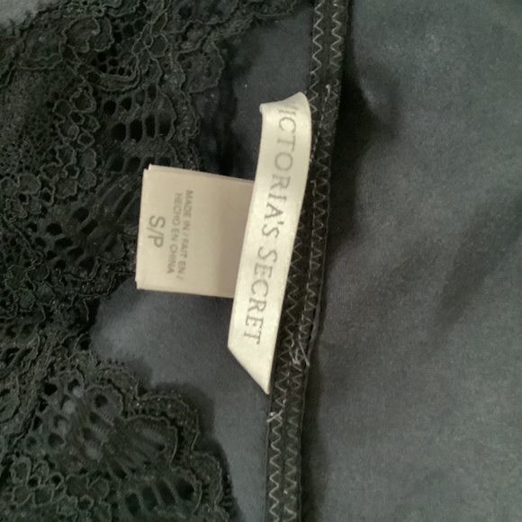 Victoria’s Secret lace slip - Picture 3 of 4